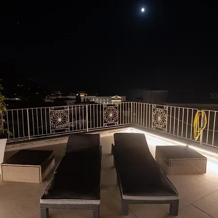 Rooftop Luxury By Caprirooms Apartment